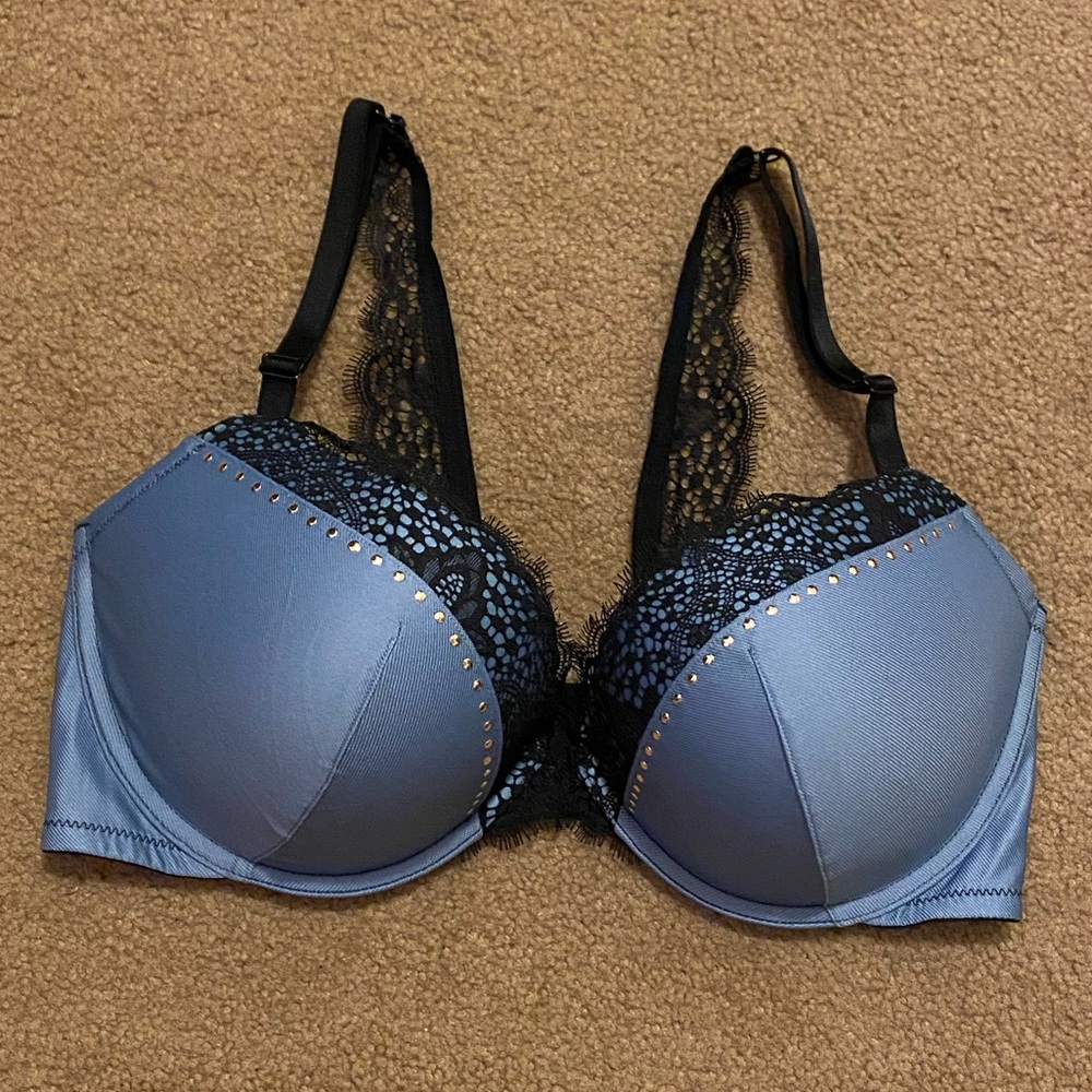 Victoria Secret Very Sexy Lace Stud Push Up Bra
